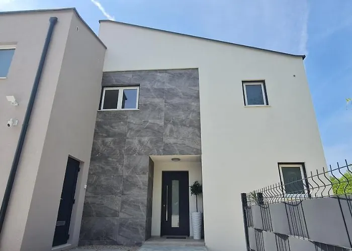 La Vie Villa Garica