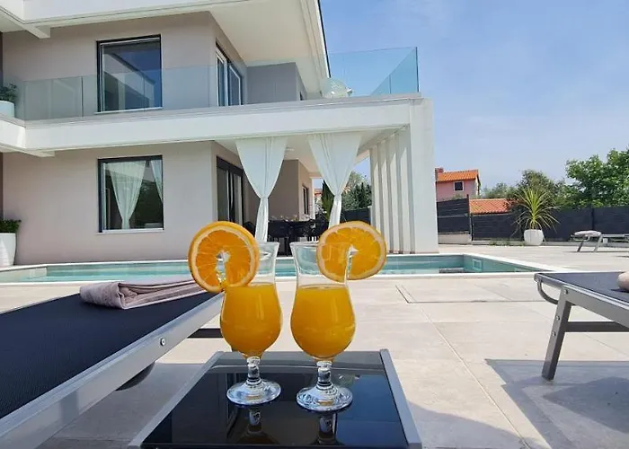 La Vie Villa Garica