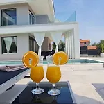 La Vie Vila Garica