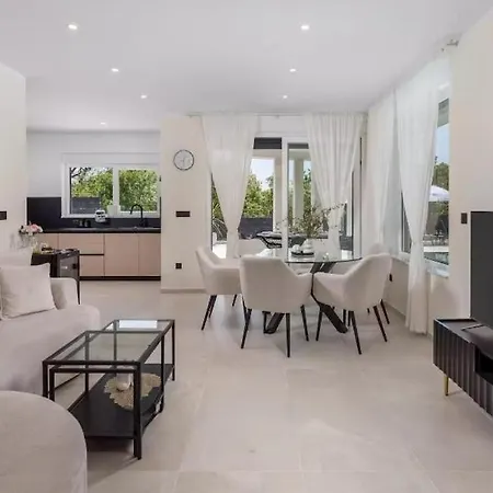 La Vie Villa *