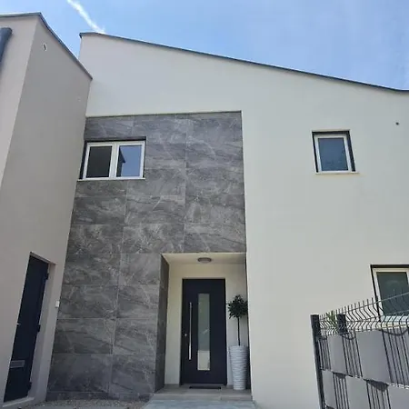 La Vie Villa Garica